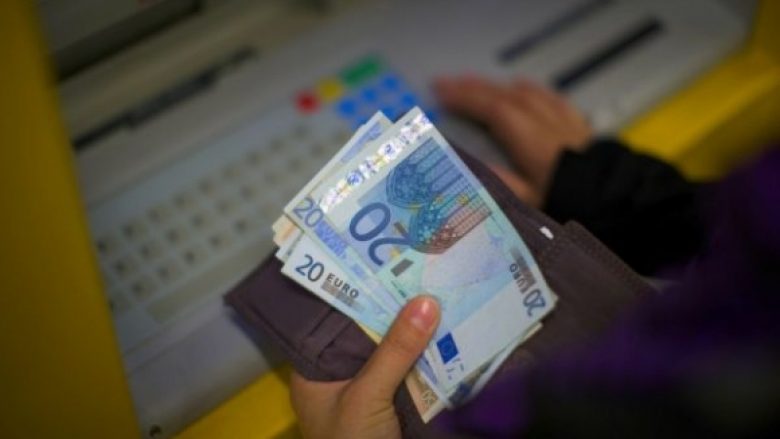 Ministria e Financave: Sot dalin pagat dhe shtesat prej 300 euro të parapara në Pakon Emergjente