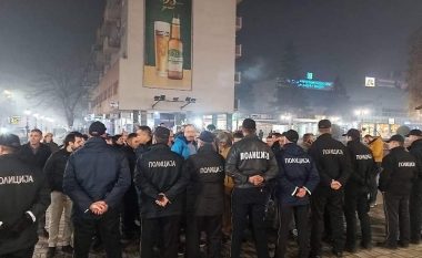 Derisa Qeveria mbante mbledhjen në Kumanovë brohoritej “vetëm Maqedoni, asnjëherë e veriut”