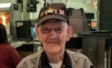 Ky punëtor i McDonald’s ka festuar ditëlindjen e 92-të dhe as që e ka në plan të dalë në pension
