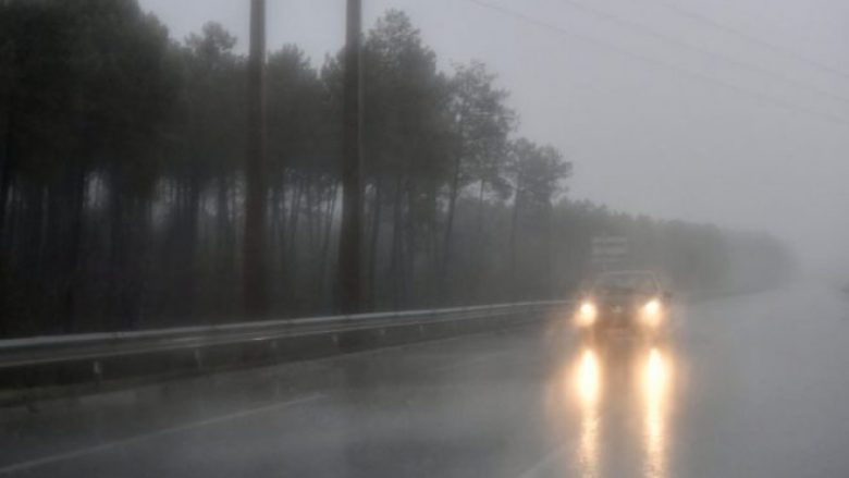 Stuhi të fuqishme godasin pjesë të Spanjës, Portugalisë dhe Francës – katër të vdekur