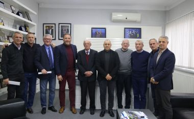 Agim Ademi priti ish-kryetarët e FFK-së dhe ish-përzgjedhësit e Kosovës: Sukseset e deritashme, meritë e të gjithë kontribuuesve të futbollit