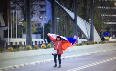 Arrestohet një serbe tek ura në Mitrovicë, kaloi me flamur të Serbisë