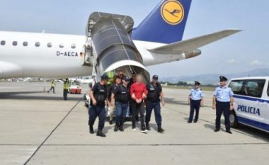 Dy persona të shpallur në kërkim ndërkombëtar janë ekstraduar nga Interpoli drejt Tiranës