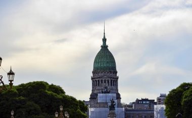 Argjentina shpall emergjencën ekonomike