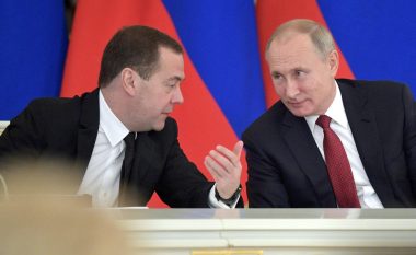 Qeveria e Dmitry Medvedev jep dorëheqje