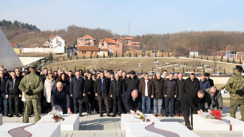 Bëhen homazhe në Kompleksin e Jasharajve në 22-vjetorin e sulmit nga forcat serbe