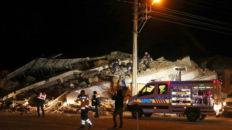 Tetë të vdekur nga tërmeti i fuqishëm në Turqi