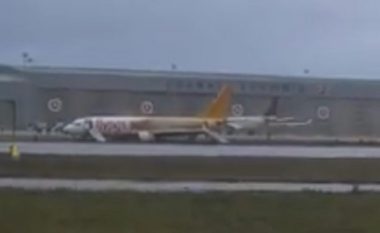 Dramë në aeroportin e Stambollit, aeroplani rrëshqet në pistë – evakuohen 164 pasagjerë