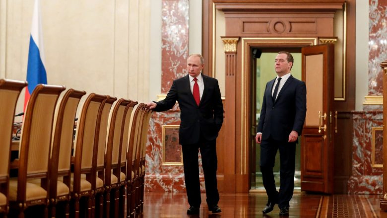 Medvedev jep dorëheqje, zbulohet “plani” i Putinit