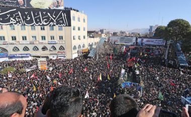 Shkuan për të marrë pjesë në ceremoninë e varrimit të gjeneralit iranian, humbin jetën 35 persona – shtypen nga turma