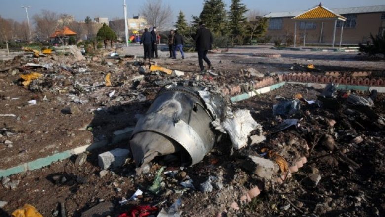 Newsweek: Avioni ukrainas u rrëzua nga raketa ruse?