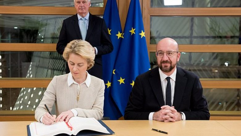 Shefja e Bashkimit Evropian zyrtarisht firmos marrëveshjen e divorcit me Britaninë