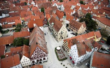Shtëpitë dhe kishat janë ndërtuar me diamante, Nordlingen – qyteti gjerman që fle në 72 tonelata gurë të çmuar