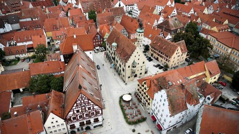 Shtëpitë dhe kishat janë ndërtuar me diamante, Nordlingen – qyteti gjerman që fle në 72 tonelata gurë të çmuar
