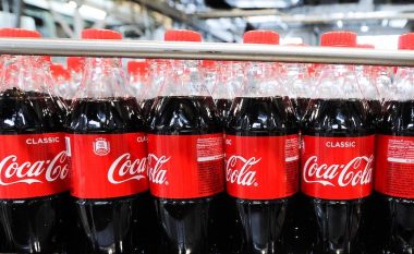Coca-Cola nuk heq dorë nga shishet plastike – tregon edhe arsyen