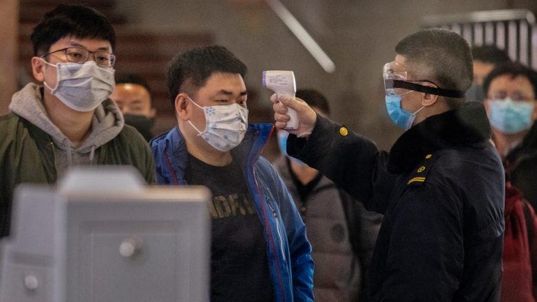 Në vatrën e epidemisë së gripit në Kinë janë dy shqiptarë