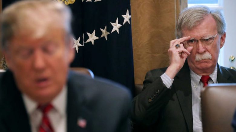 Dëshmia e John Boltonit mund të ndryshojë rrjedhën e gjyqit për shkarkim të presidentit Trump