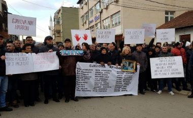 Gjuriq në veri të Mitrovicës, ndërsa në Gjakovë protestohet kundër ardhjes së pelegrinëve serbë
