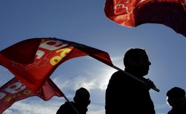 Franca pritet të ‘bllokohet’ nga grevat që do të fillojnë nesër