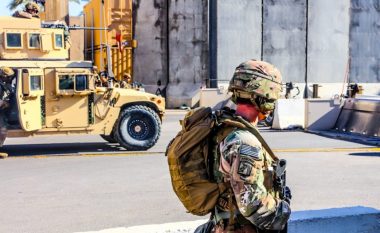 Trump vendos më shumë trupa në Lindjen e Mesme pas sulmit të ambasadës amerikane