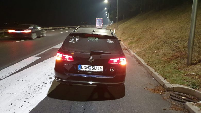 Tri veturave të mërgimtarëve iu shpërthehen gomat në Serbi – apelojnë të kihet kujdes në autostradën e Nishit
