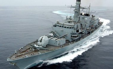 Britania dërgon dy anije luftarake në Gjirin Persik