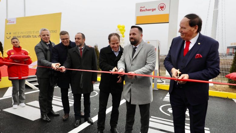 Në prani të drejtorëve dhe menaxherëve globalë, “Shell” e hapi lokacionin e ri me mbushësin e shpejtë elektrik