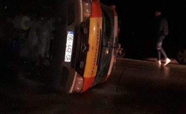 Rrrotullohet autoambulanca në Gjilan, lëndohen dy persona