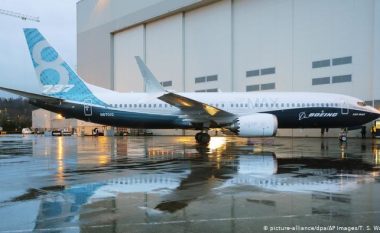Boeing ka gjetur një problem në softuerin e aeroplanëve 737 Max