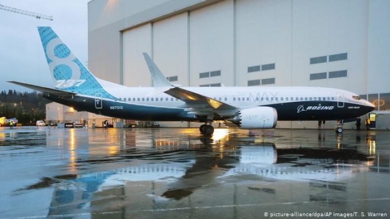 Boeing ka gjetur një problem në softuerin e aeroplanëve 737 Max