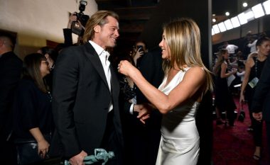 Për herë të parë pas 16 vitesh, Brad Pitt dhe Jennifer Aniston përshëndeten dhe përqafohen në publik