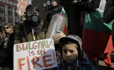 Demonstrata në Bullgari kundër ndalesave të furnizimit me ujë, opozita mocion kundër qeverisë