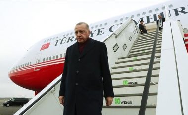 Erdogan viziton qytetin turk të goditur nga tërmeti, numri i të vdekurve arrin në 22