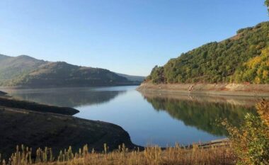 ​Mangani me vlera të larta, uji ende i papijshëm