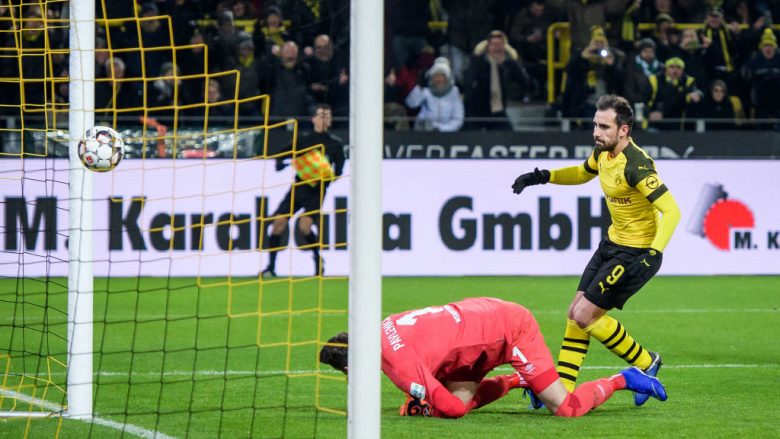 Dortmund e nxjerr në shitje Paco Alcacerin