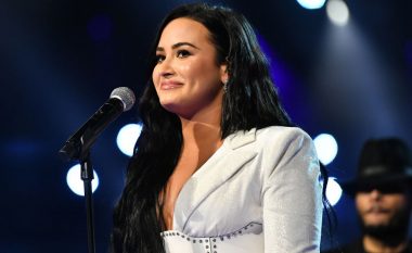 Demi Lovato bën një rrëfim të fuqishëm në “Grammy Awards”
