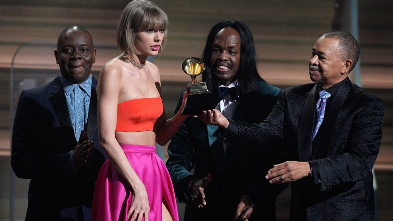 Taylor Swift nuk mori pjesë në “Grammy” sepse asaj nuk iu premtua ndonjë çmim?