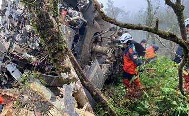 Helikopteri që pësoi aksident në rrethana të panjohura, la të vdekur një komandant të lartë të ushtrisë së Tajvanit dhe shtatë udhëtarë tjerë