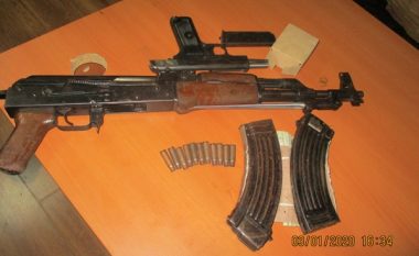 Arrestohet një person në Istog, iu gjet një automatik dhe një pistoletë pa leje