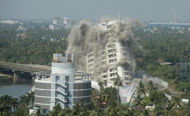 India e mbushur me ndërtime pa leje, rrënohen dy ndërtesa në përpjekje për eliminimin e tyre