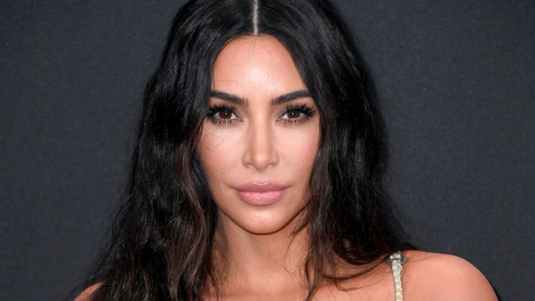 Kim Kardashian publikon një fotografi nga viti 1996, duket shumë më ndryshe