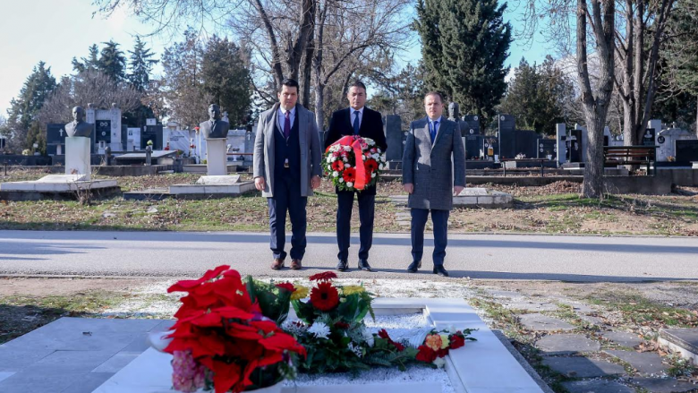 Tetë vjet nga vdekja e Kiro Gligorovit, qeveria me homazhe tek varri i tij