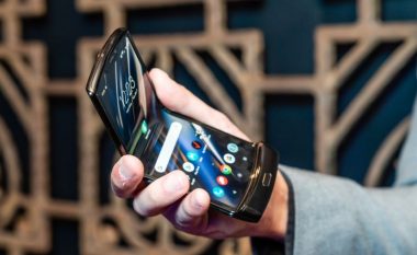 Motorola Razr me kualitet të lartë, nuk i nevojitet shtresë mbrojtëse mbi ekran sikur telefonave tjerë