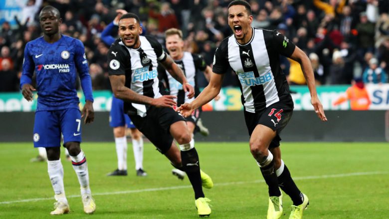 Newcastle befason Chelsean, e mposht në fund të ndeshjes