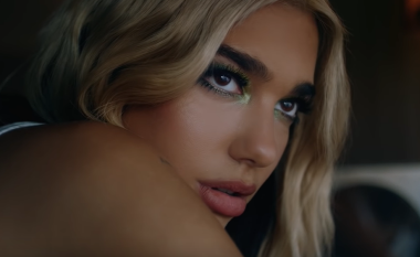 Dua Lipa flet për këngën e re “Physical” dhe zbulon detaje nga albumi i saj i katërt “Future Nostalgia”