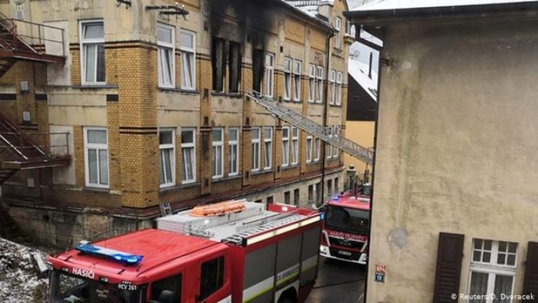 Zjarri përfshiu shtëpinë për të sëmurët mendorë, vdesin disa persona në Çeki