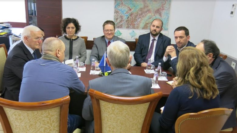 Ambasadorit britanik vizitoi Komisionin Qeveritar për Persona të Zhdukur