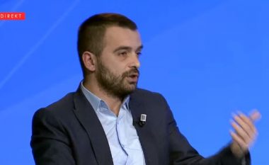 Deputeti i LVV-së Arbër Rexhaj flet për postimin e Abazit: Në vend të statusit, çështjen do ta adresoja tek lidershipi i partisë