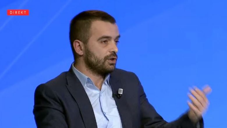 Deputeti i LVV-së Arbër Rexhaj flet për postimin e Abazit: Në vend të statusit, çështjen do ta adresoja tek lidershipi i partisë