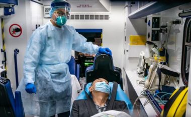 Coronavirusi: Mjekët kinezë tregojnë se çfarë i shkakton trupit dhe kush janë më të prekurit